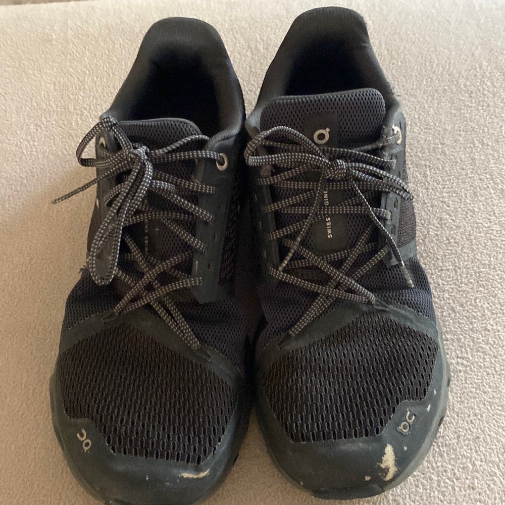 OnCloud mens size 9 Black/Black